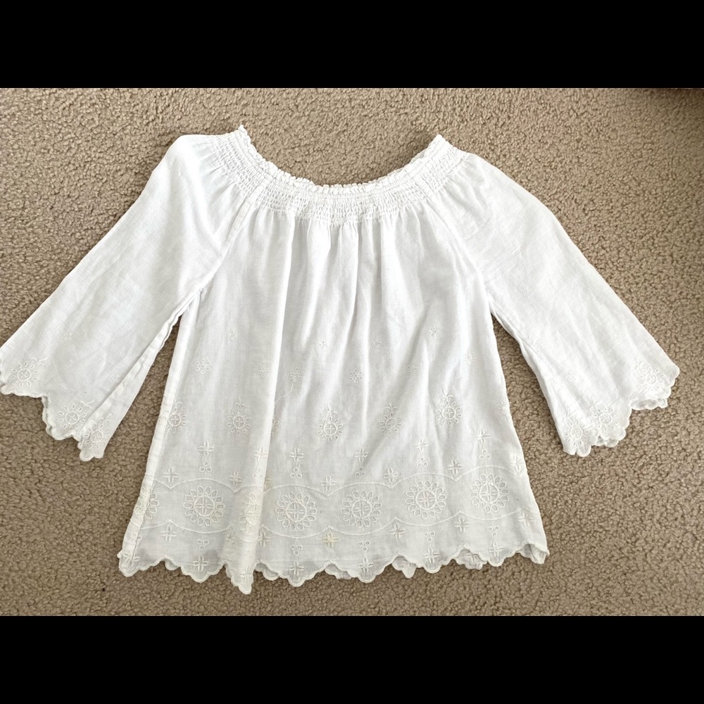 Gap girls 3/4 sleeve eyelet top, size 8